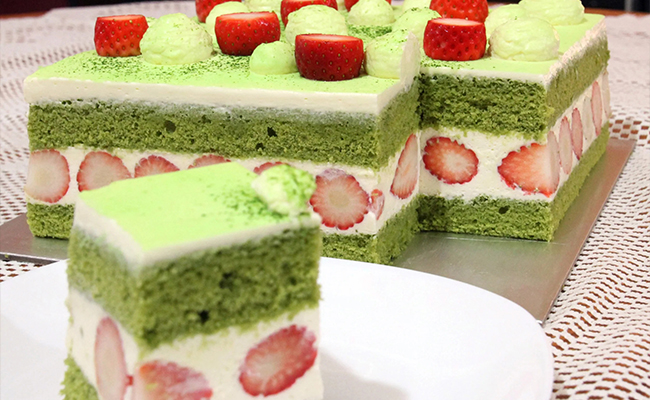 Matcha Strawberry Cakes