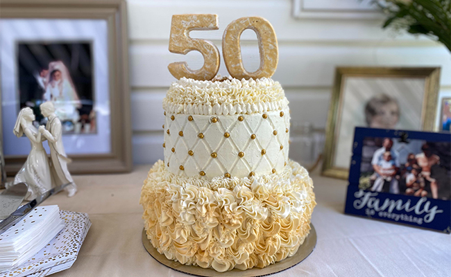 Anniversary Cakes That Add Sweetness