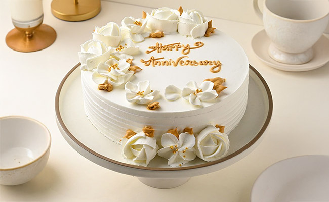 Floral Gold Anniversary Cake