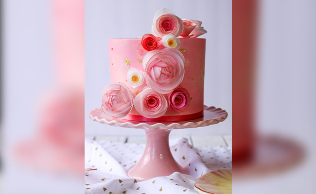 Flavourful Rose Adorned Cake-Desktop