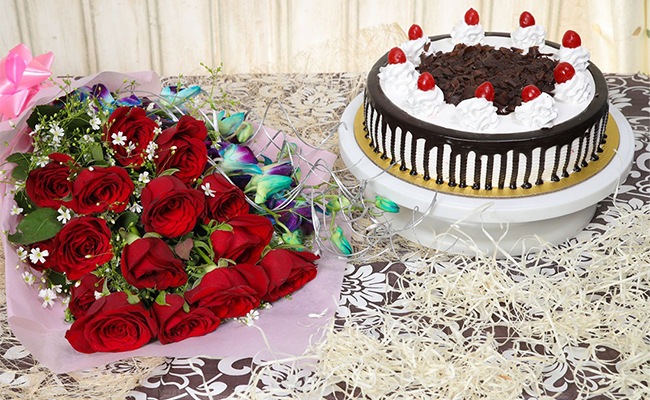 Cake with Flowers Combo