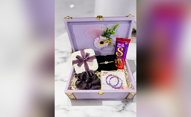 Chocolates and Jewellery for Valentine’s Day Gift